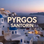 Vue panoramique du village de Pyrgos Santorin au coucher du soleil