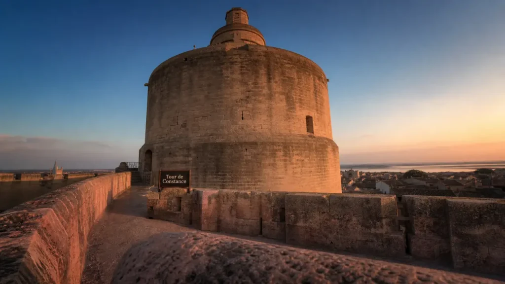 Aigues-Mortes en une journée : remparts, Tour de Constance et salins